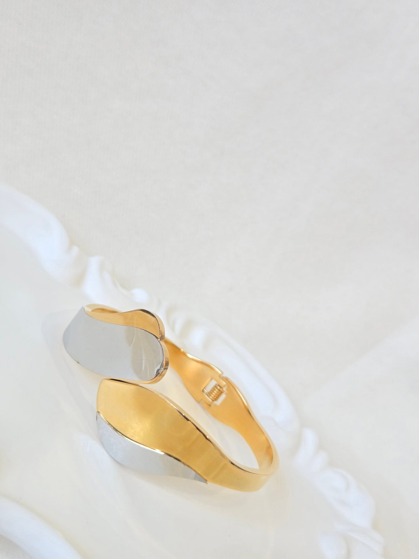 Multi-shade Bangle Bracelet