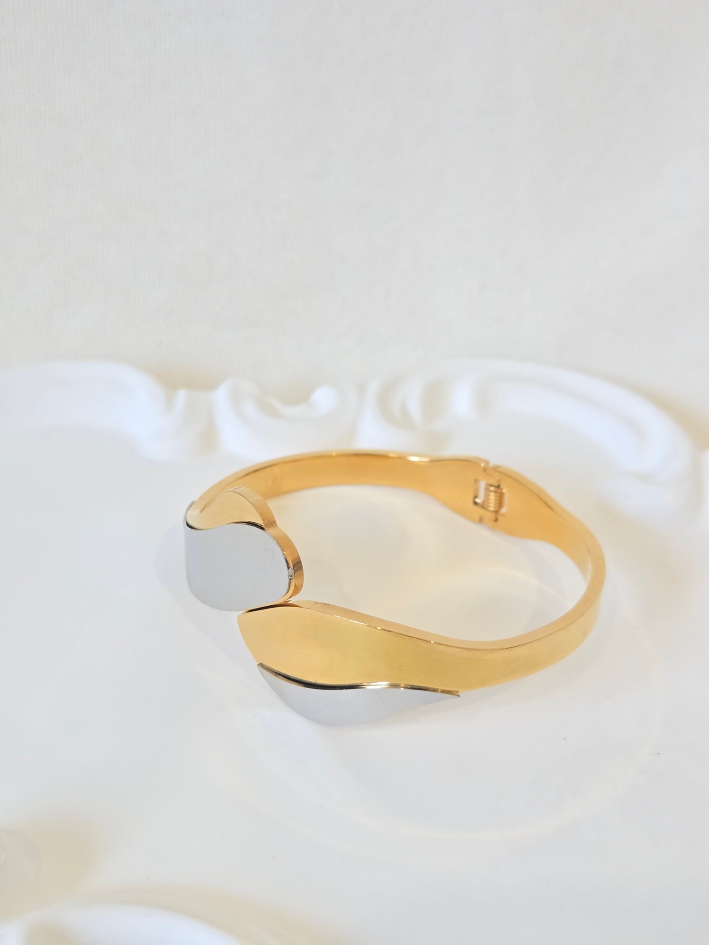 Multi-shade Bangle Bracelet