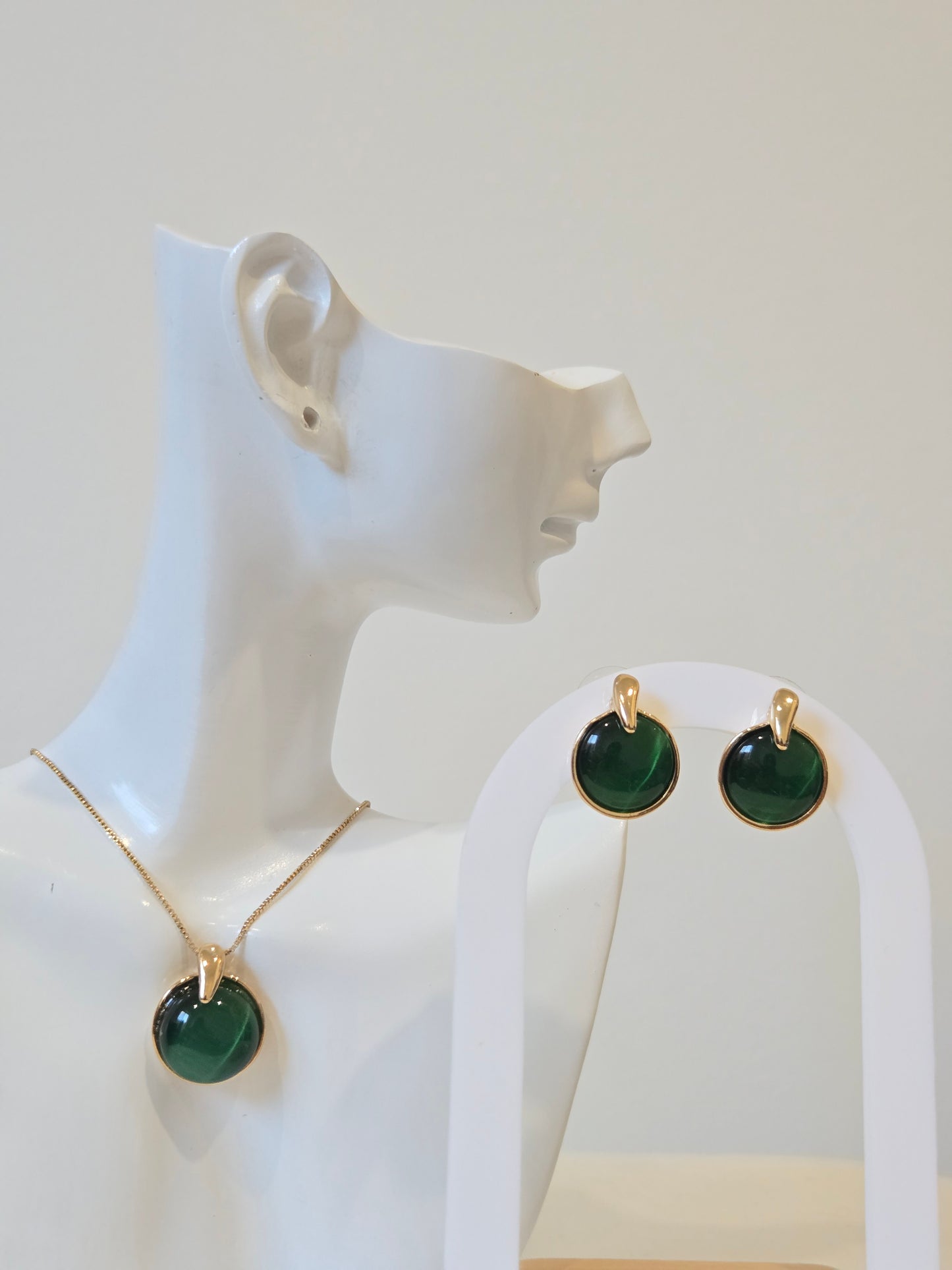 Emerald Necklace Studs Set