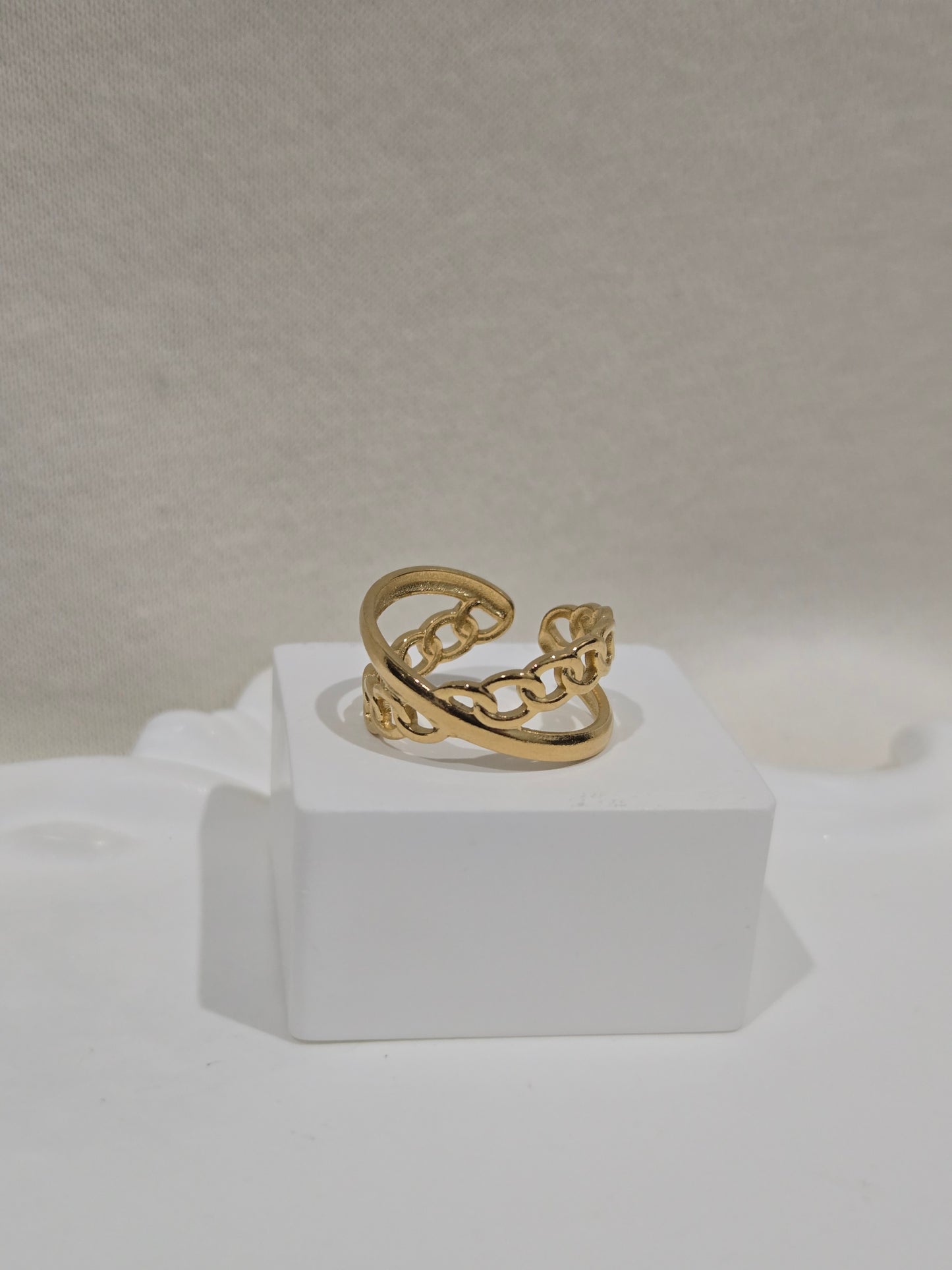 Criss-kros Adjustable Ring