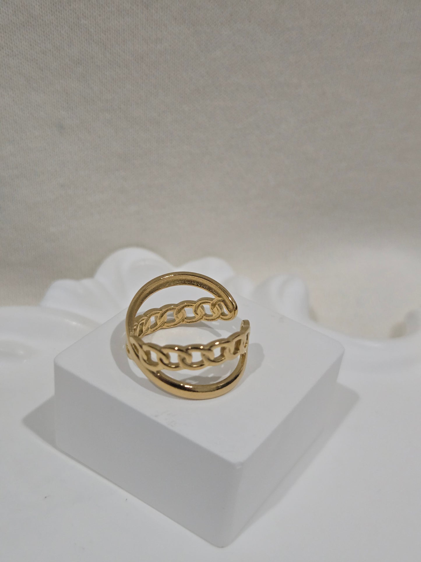 Criss-kros Adjustable Ring