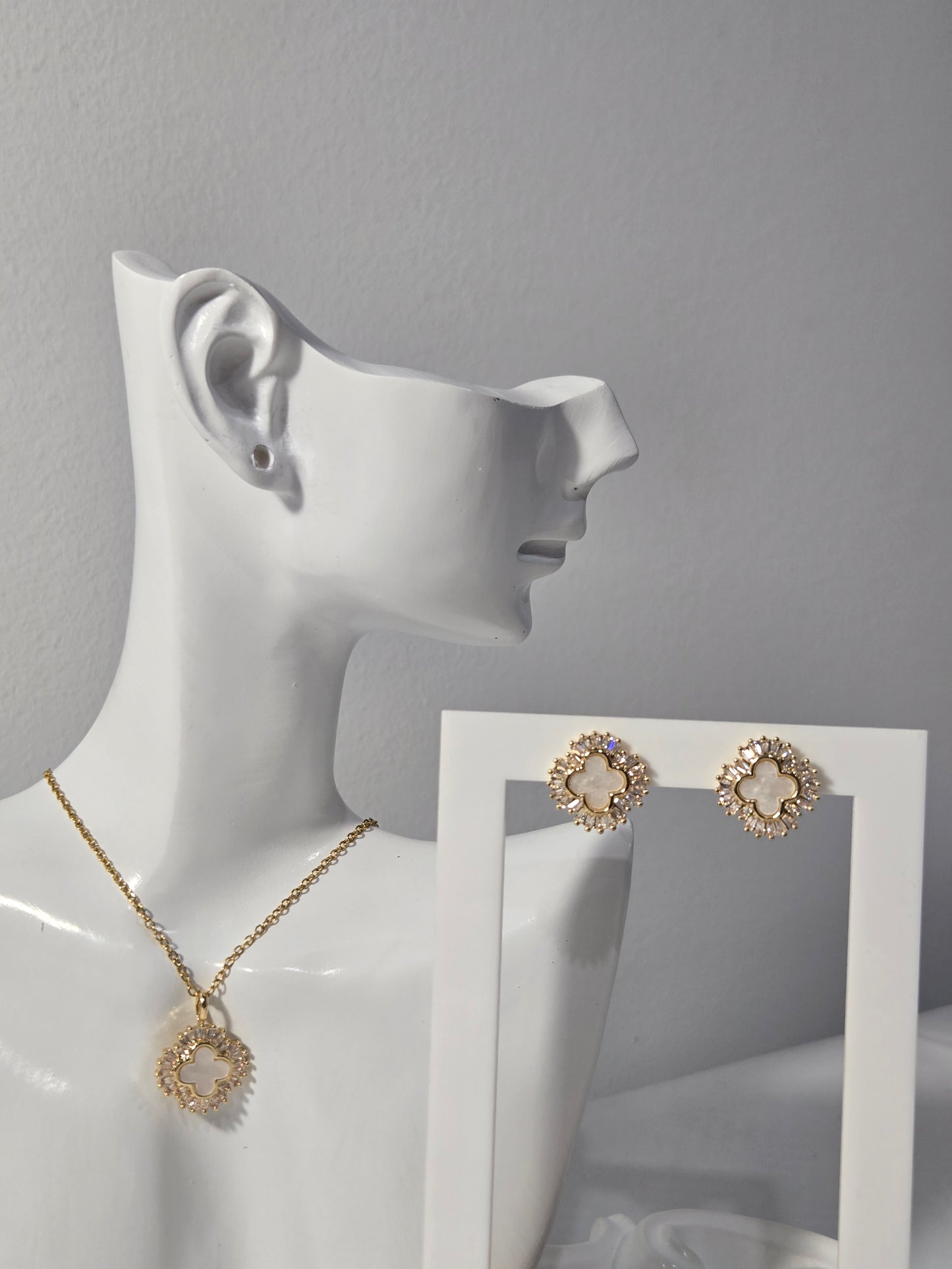 Sparkly White Clover Necklace Earrings Set