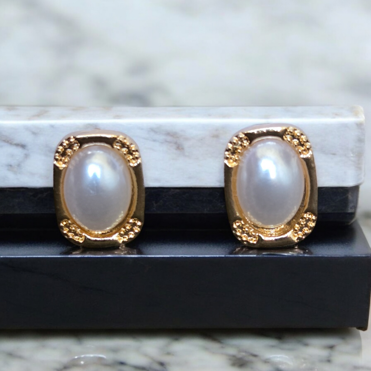 White Pearl Rectangular Gold Metal Wrap
