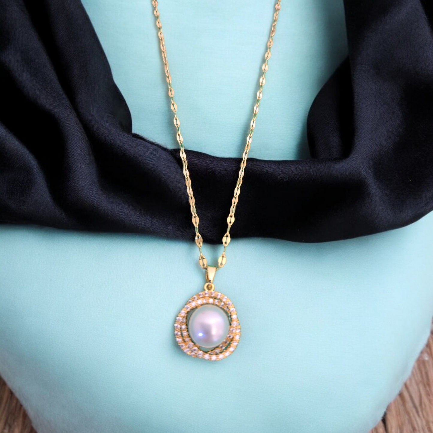 Faux Pearl Locket Necklace