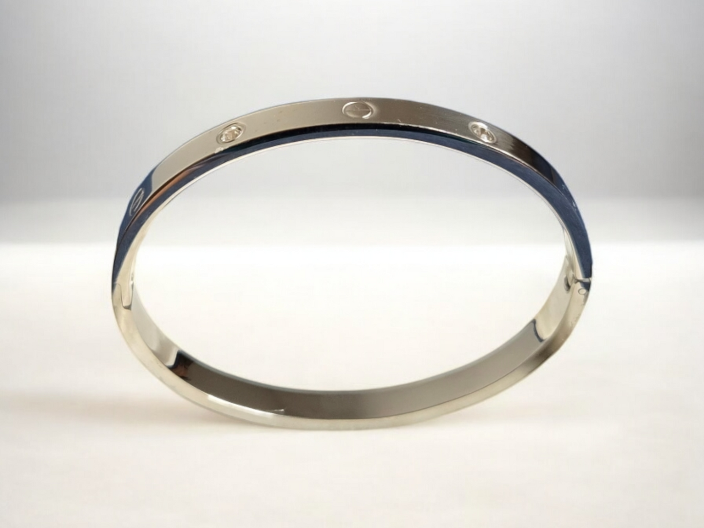 Love Oval Openable Bangle