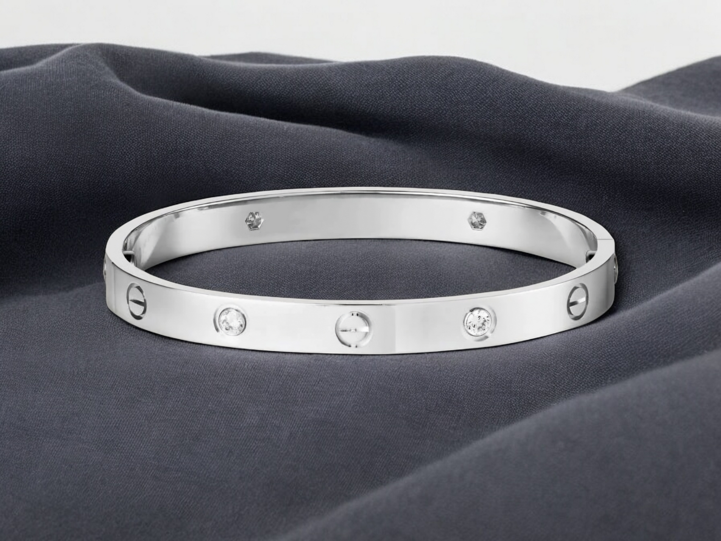 Love Oval Openable Bangle