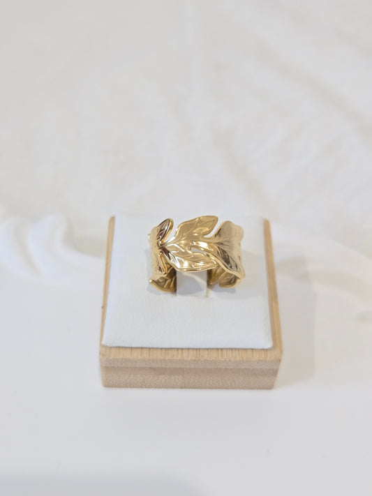 Leafy Pattern Adjustable Broad Ring