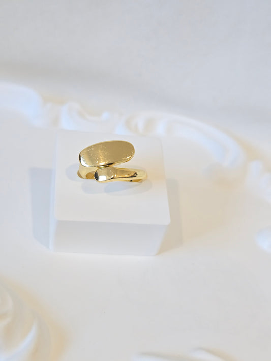 Hug Golden Adjustable Ring