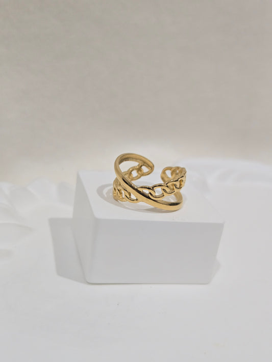 Criss-kros Adjustable Ring