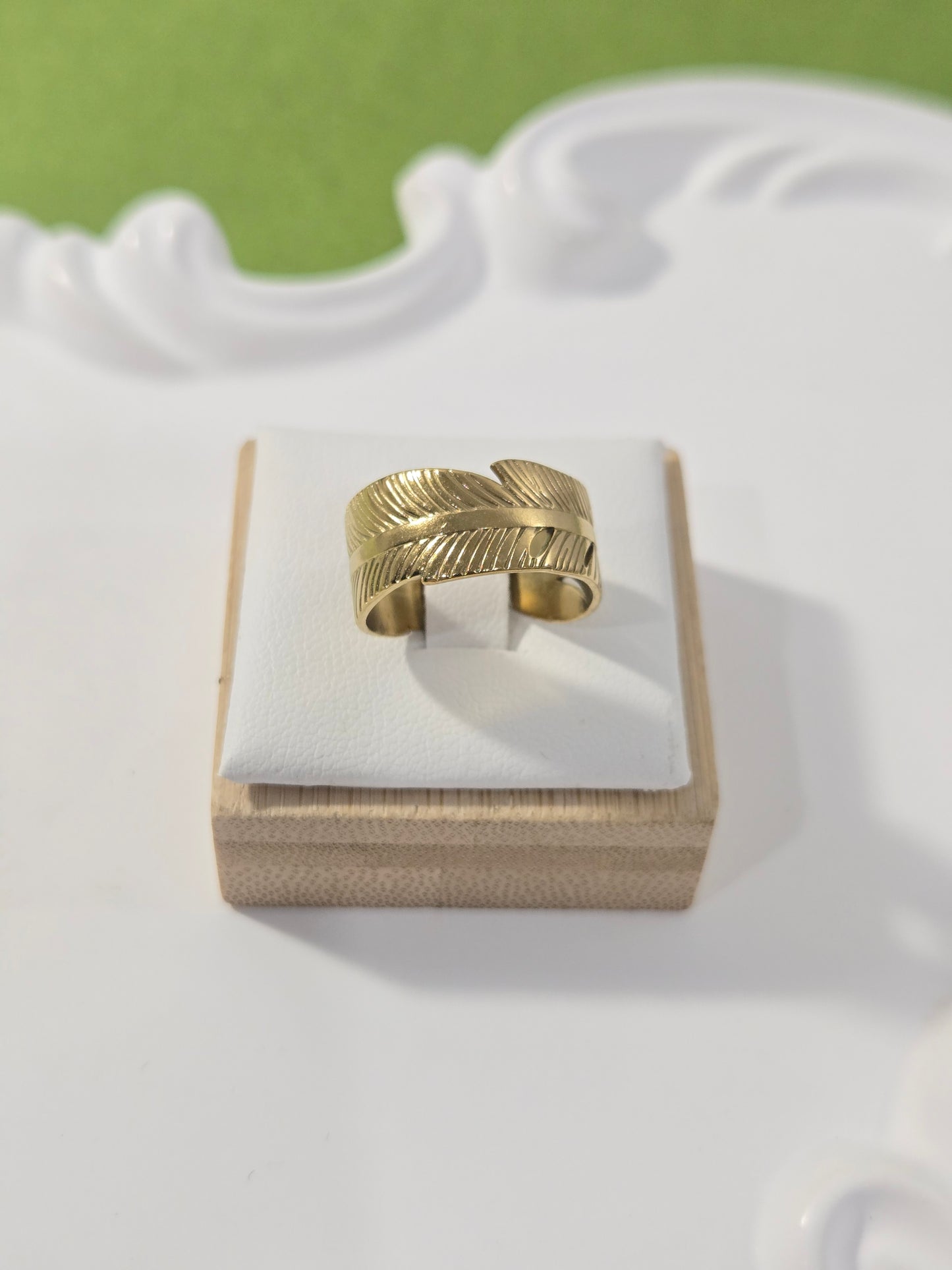 Leafy Pattern Adjustable Broad Ring