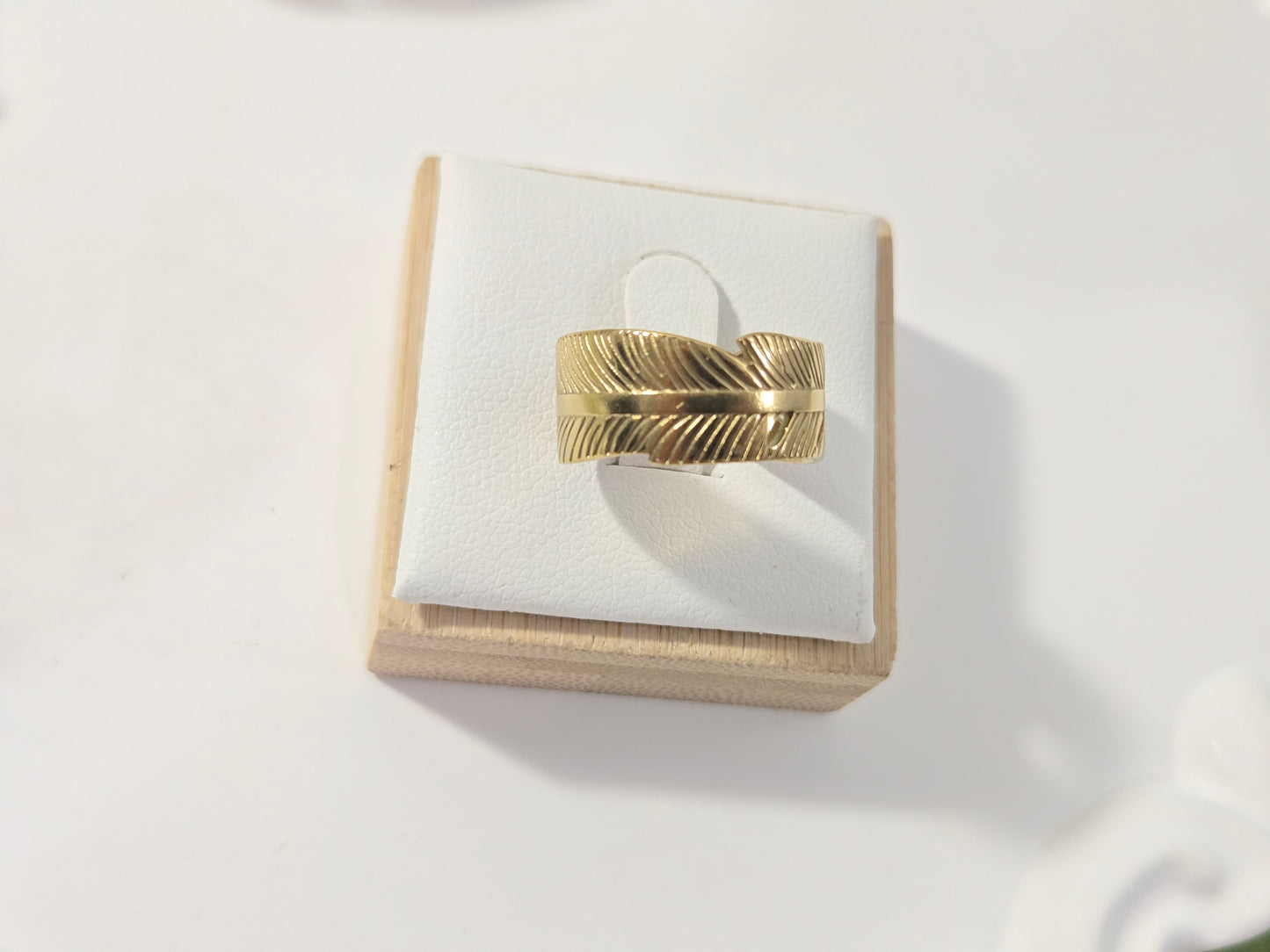 Leafy Pattern Adjustable Broad Ring