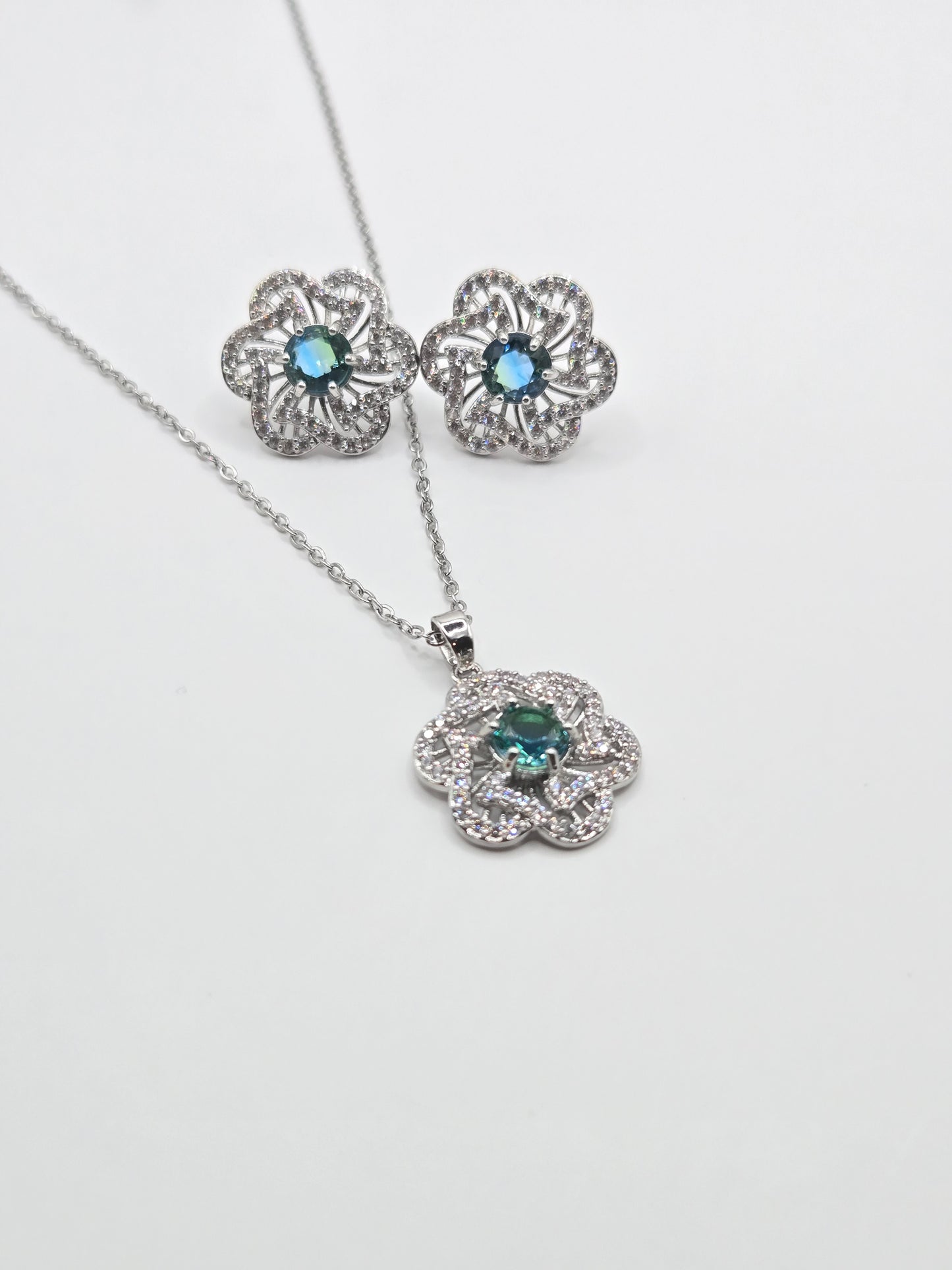 Stunning Floral Teal Pendant Set