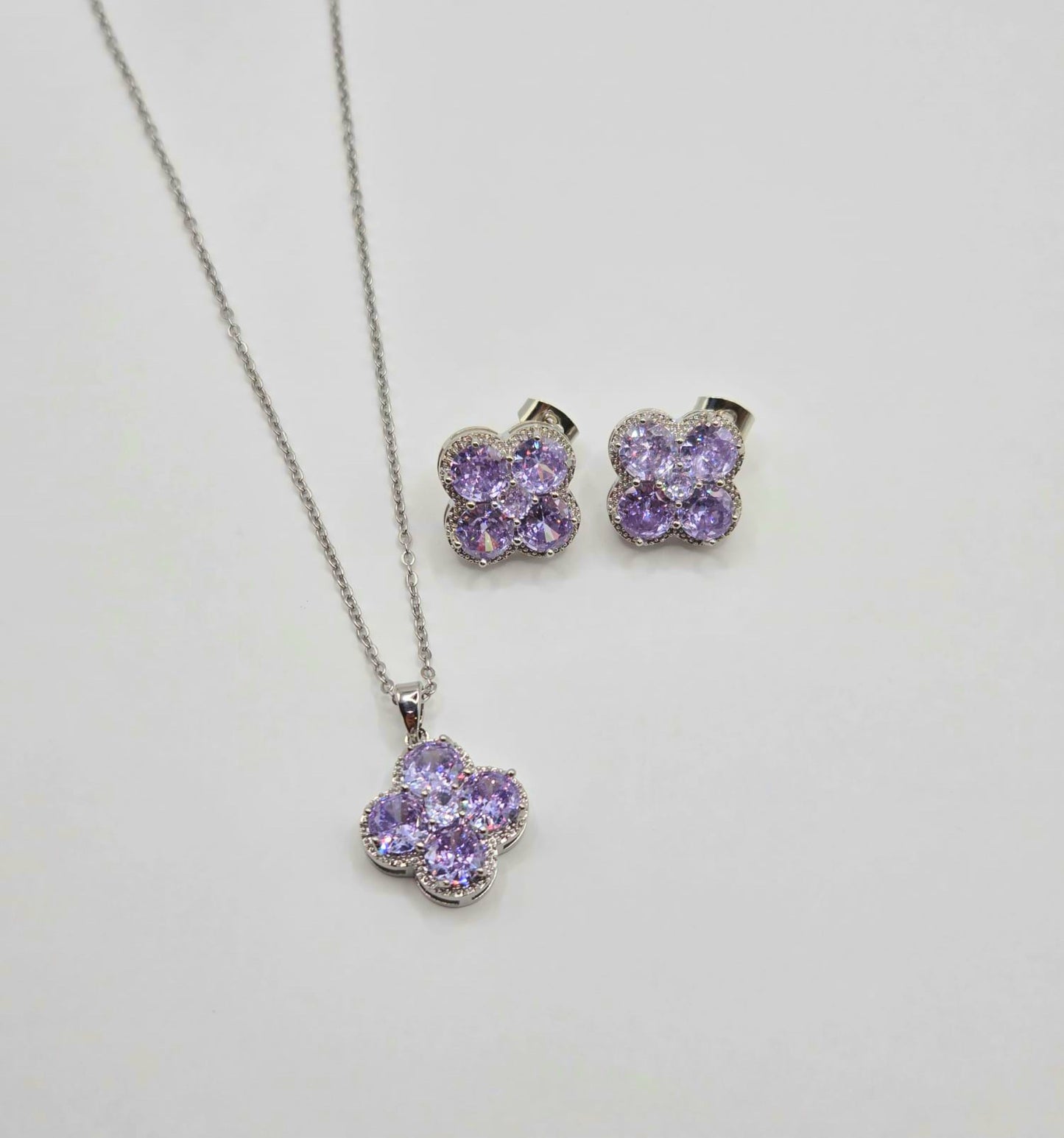 Sparkling Four-leaf Clover Pendant Set
