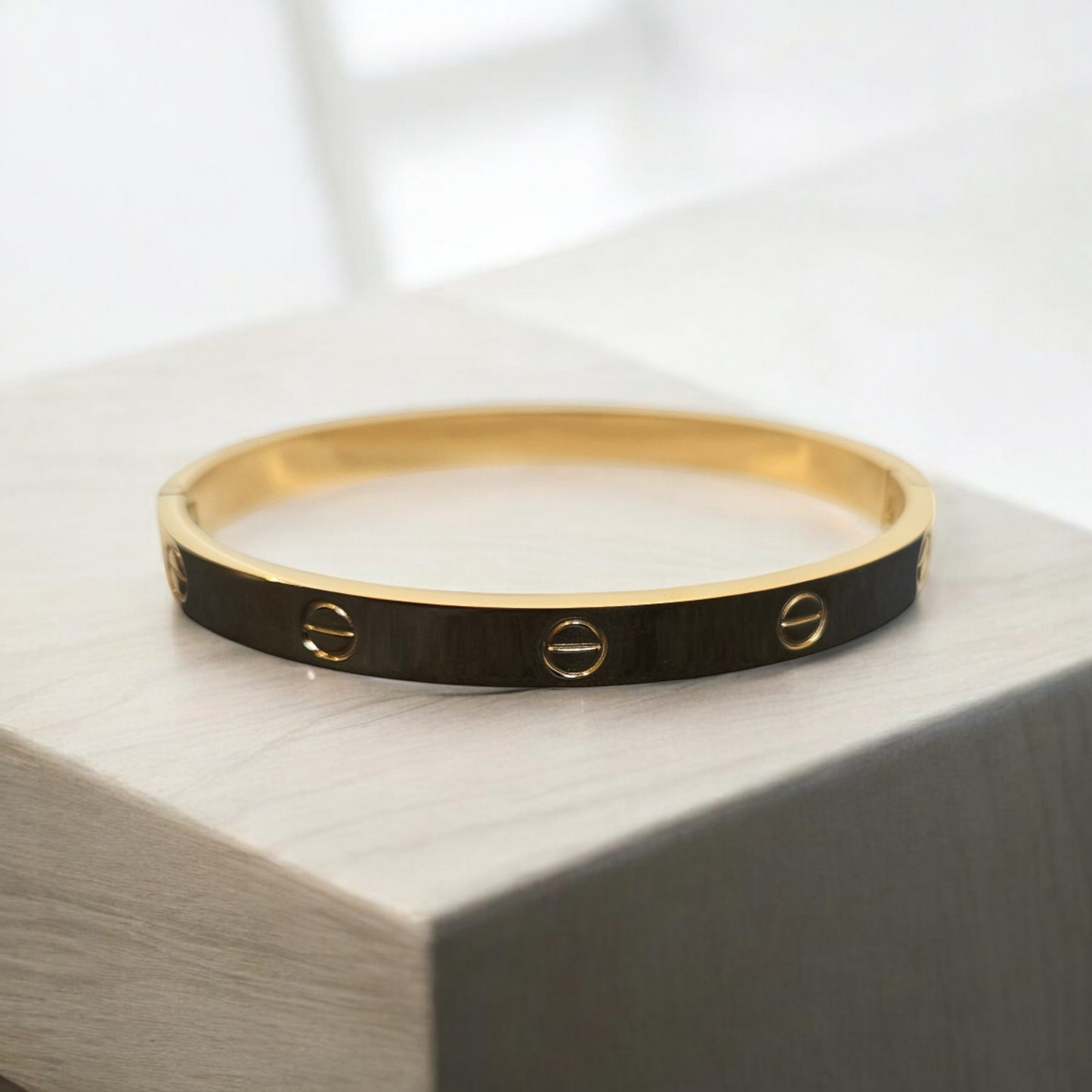 Love Oval Openable Bangle