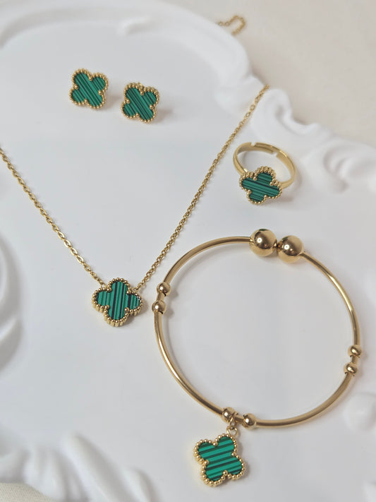 Clover Necklace Pendant set