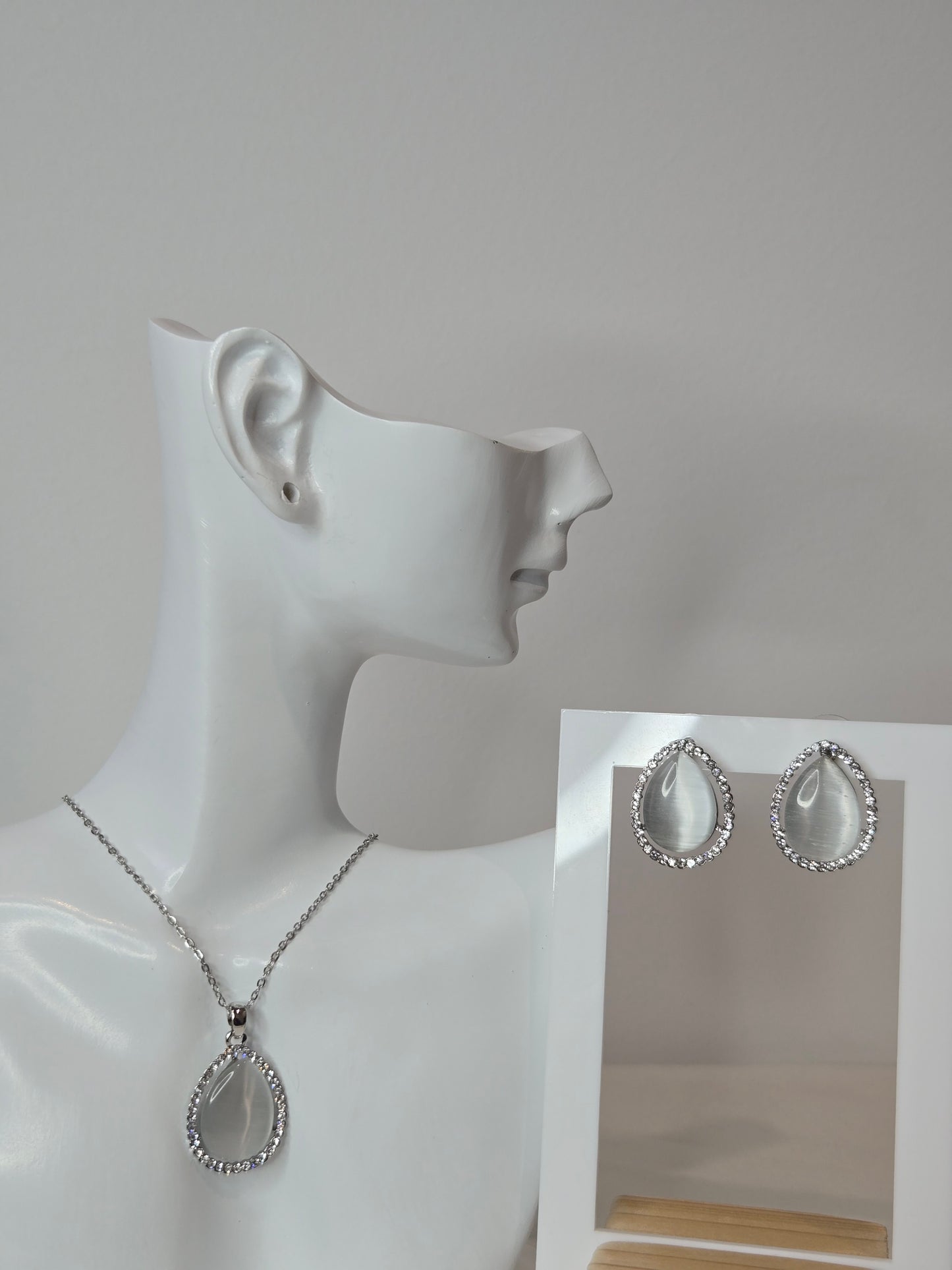 Monalisa Stone Locket and Earrings Necklace Pendant set